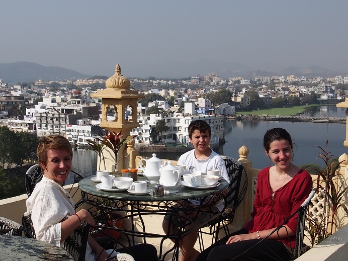 Petit déj sur la terrasse de l'hotel 